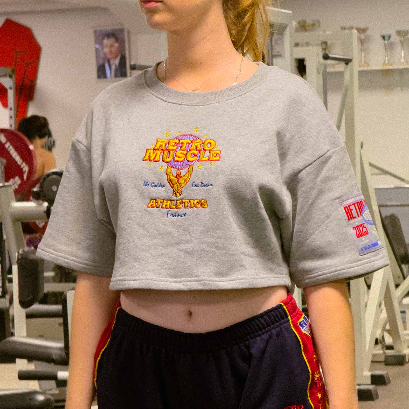 Retro Sweat-Crop-Top Brodé | Gris