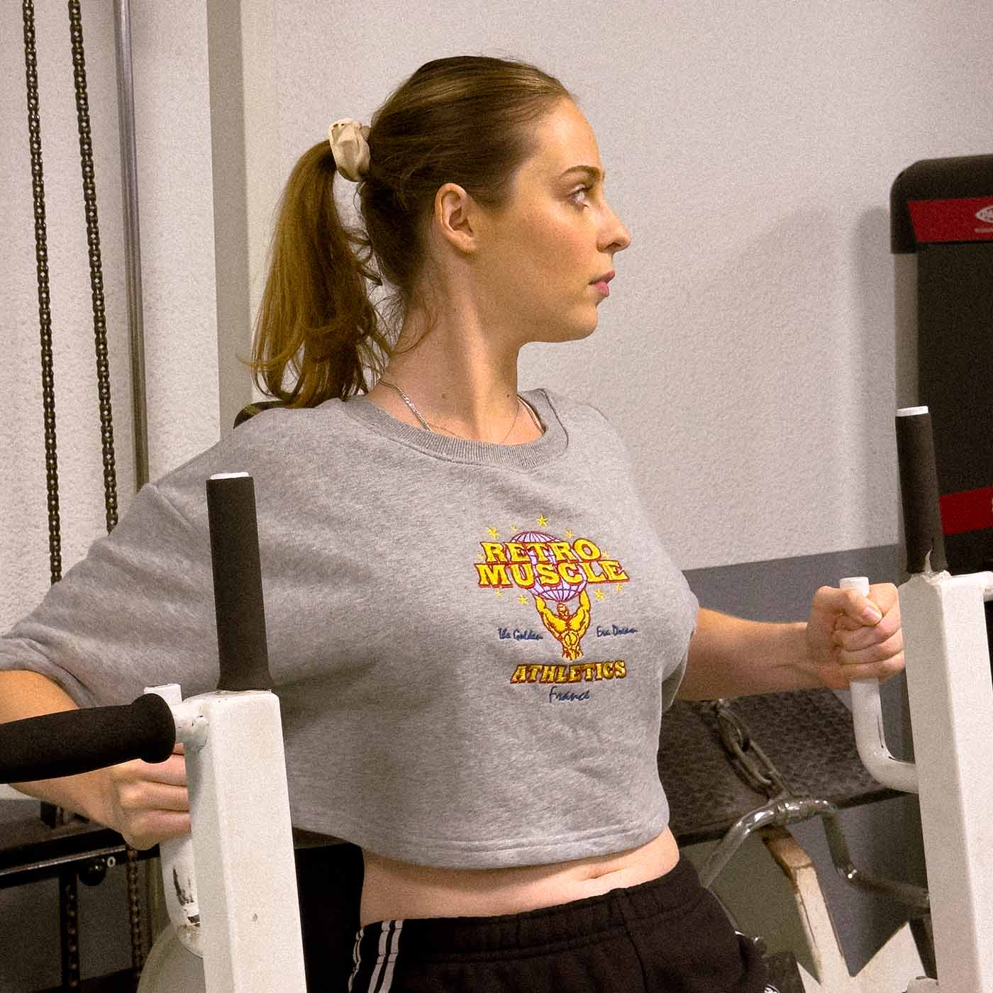 Retro Sweat-Crop-Top Brodé | Gris