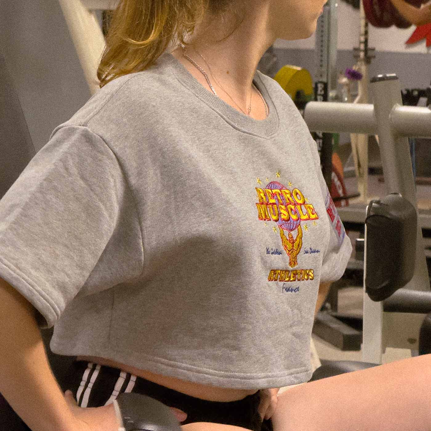 Retro Sweat-Crop-Top Brodé | Gris