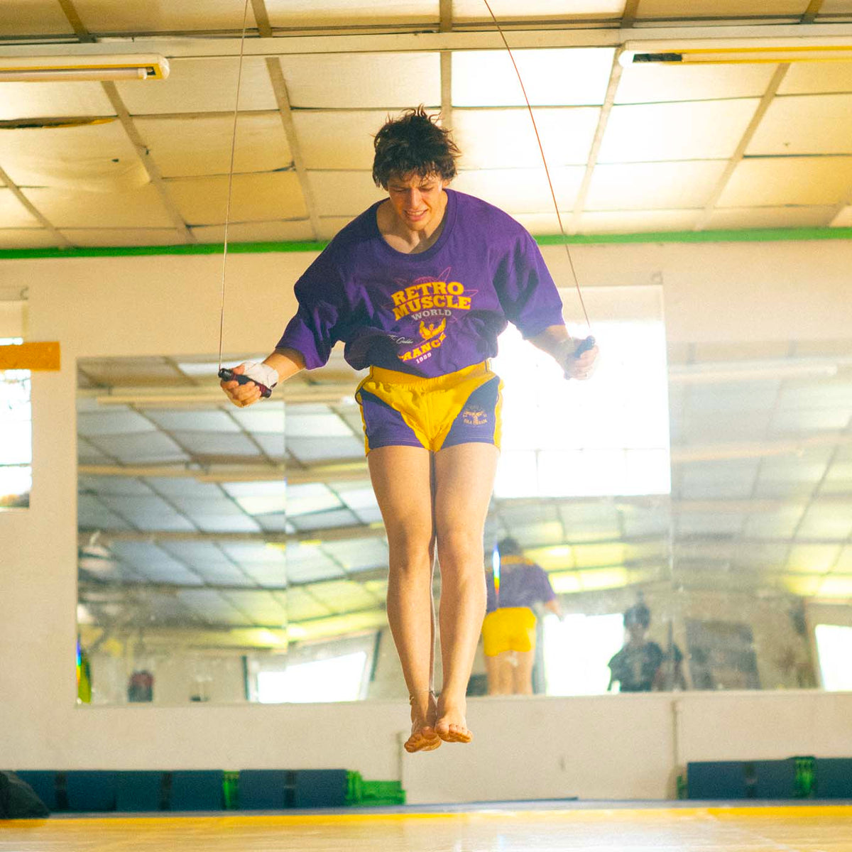 Purple World : silhouette en mouvement pendant l’entraînement
